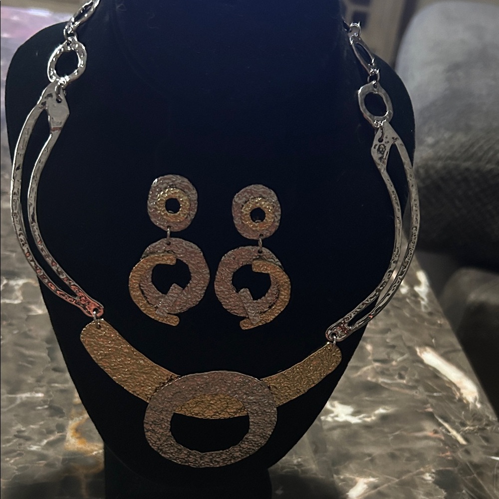 Unsigned Hammered Metal Silver and Gold Tone Necklace & Clip-On Earring Set!